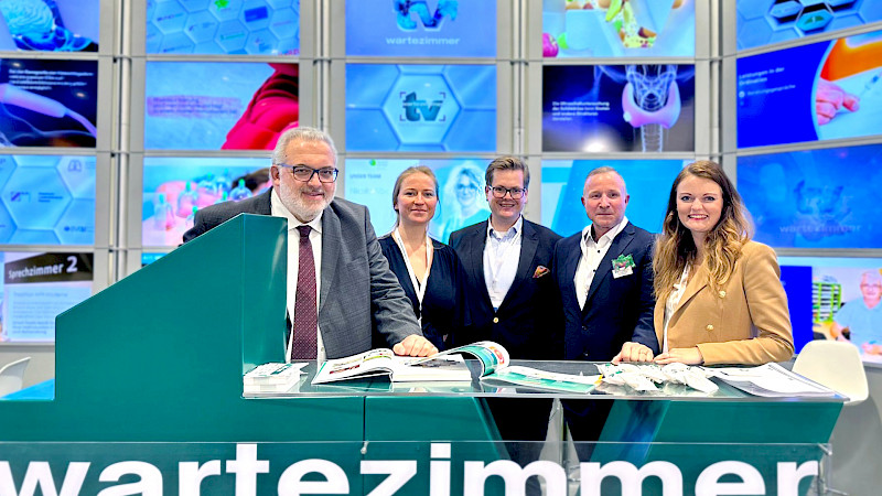 Erich Irlstorfer (MdB), Catrina Stemmer, Christian-Georg Siebke (GF), Tom Schweitzer (Mtgl. GL), Jasmin Schweitzer (Leitung Marketing) Erich Irlstorfer (MdB), Catrina Stemmer, Christian-Georg Siebke (GF), Tom Schweitzer (Mtgl. GL), Jasmin Schweitzer (Leitung Marketing)
